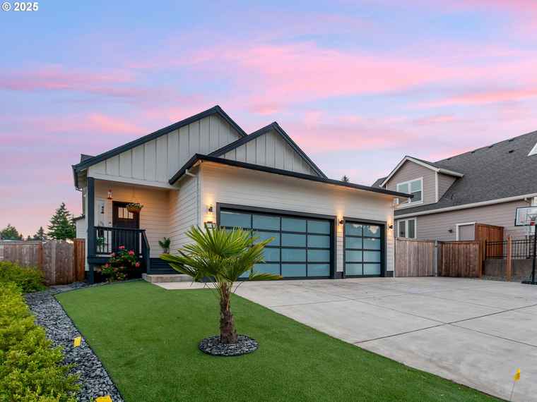 Photo of 3034 SW 2nd St McMinnville, OR 97128
