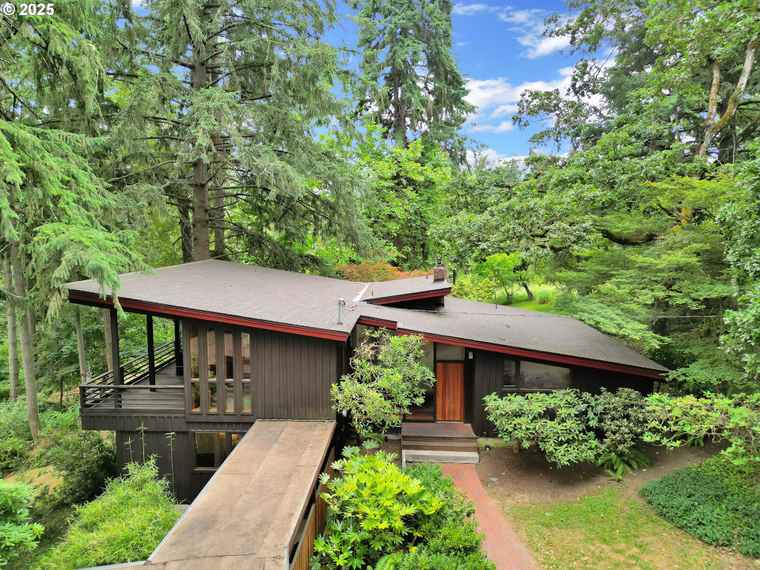 Photo of 450 Horizon Rd Eugene, OR 97405