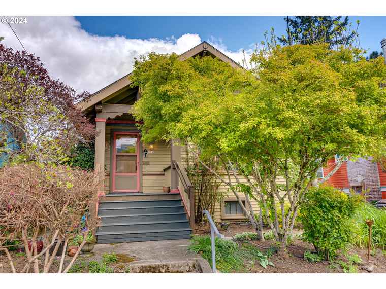 Photo of 3327 SE Caruthers St Portland, OR 97214