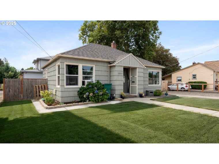 Photo of 1522 E 2nd St Newberg, OR 97132