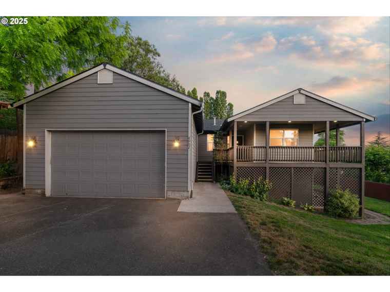 Photo of 6902 SW Taylors Ferry Rd Portland, OR 97223