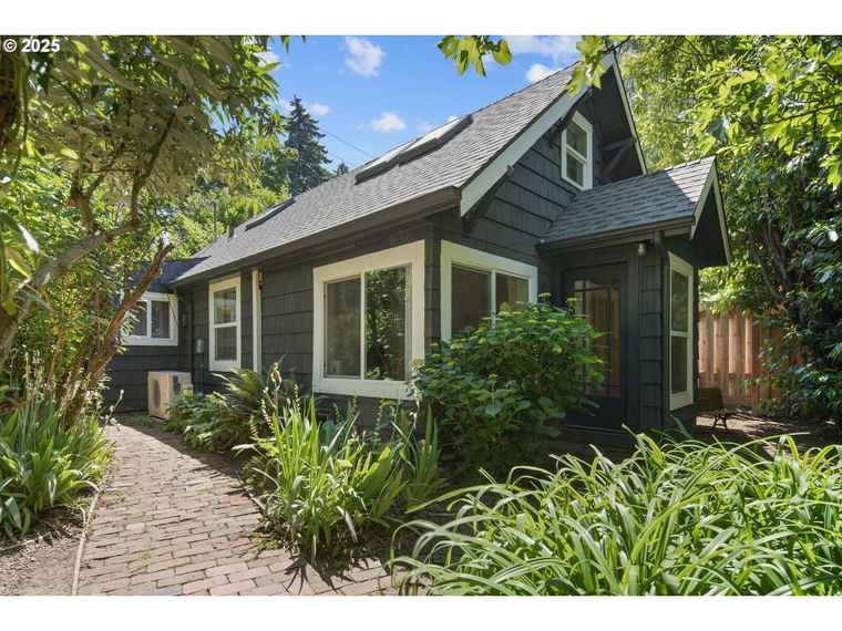 Photo of 8626 SE 28th Pl Milwaukie, OR 97222