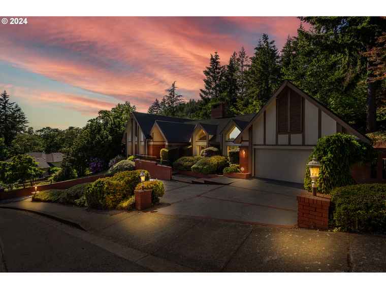 Photo of 5180 Solar Heights Dr Eugene, OR 97405