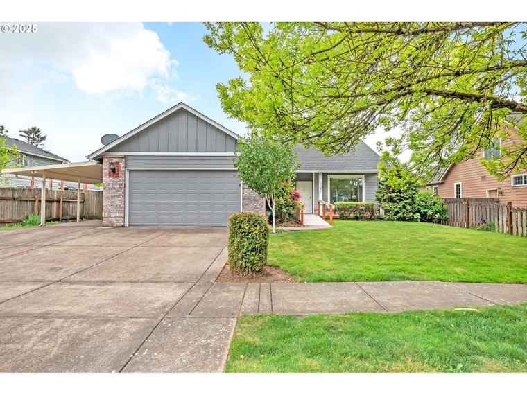 Photo of 973 S St Springfield, OR 97477