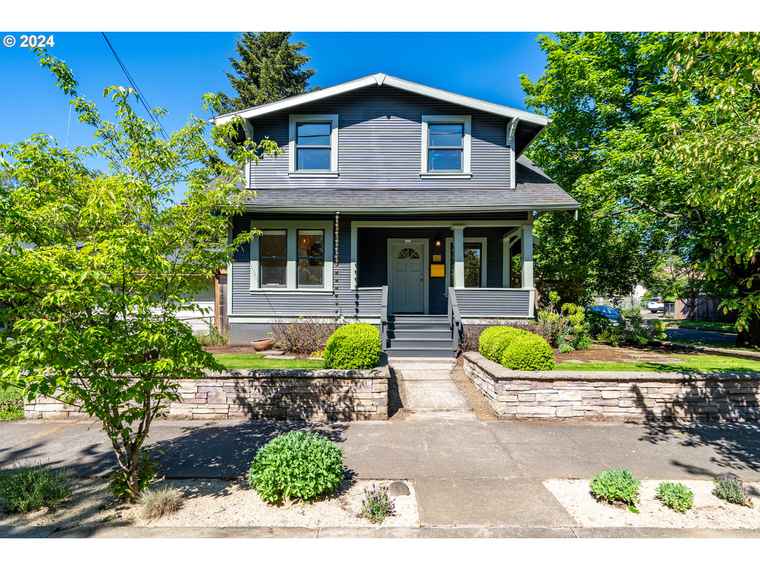 Photo of 203 SE 79th Ave Portland, OR 97215