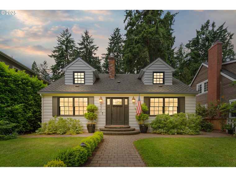 Photo of 630 9th St Lake Oswego, OR 97034