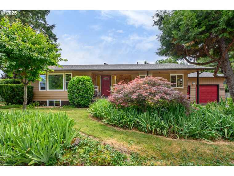 Photo of 1526 SW Cypress Ln McMinnville, OR 97128