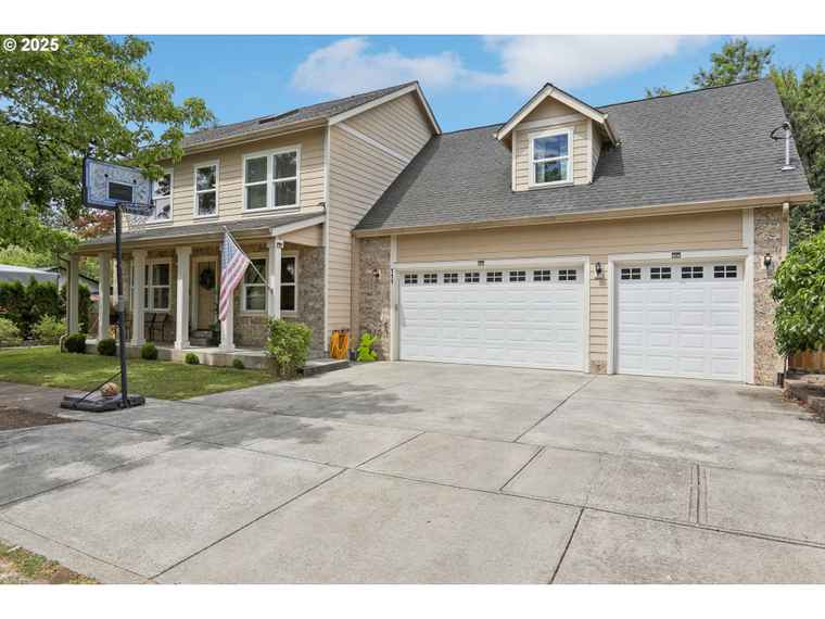 Photo of 111 E 9th St Newberg, OR 97132