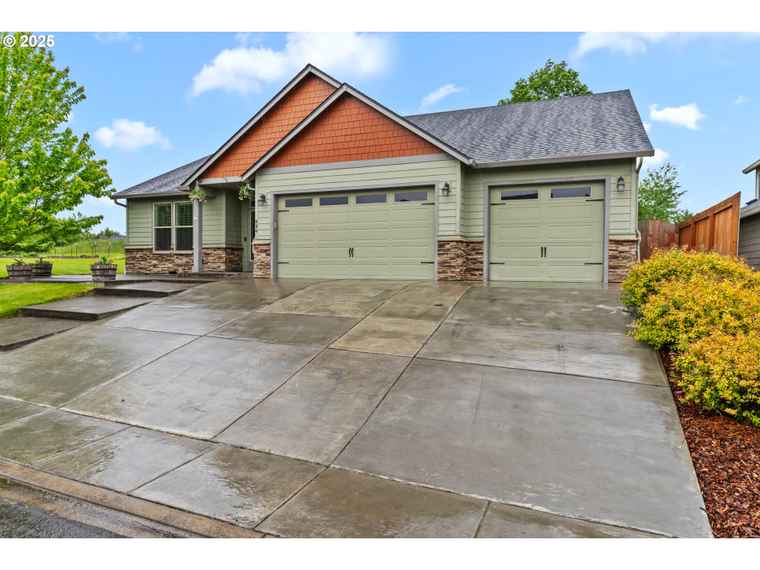 Photo of 834 N 13th Pl Ridgefield, WA 98642