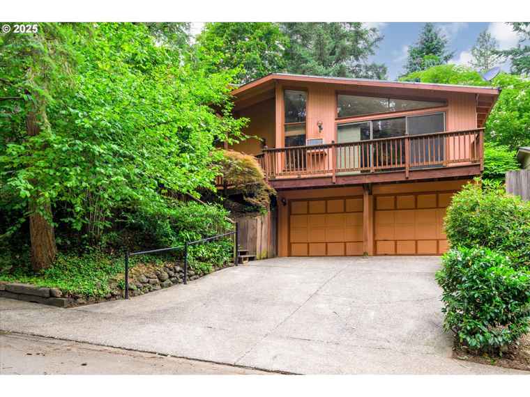 Photo of 761 Foothill Dr Eugene, OR 97405