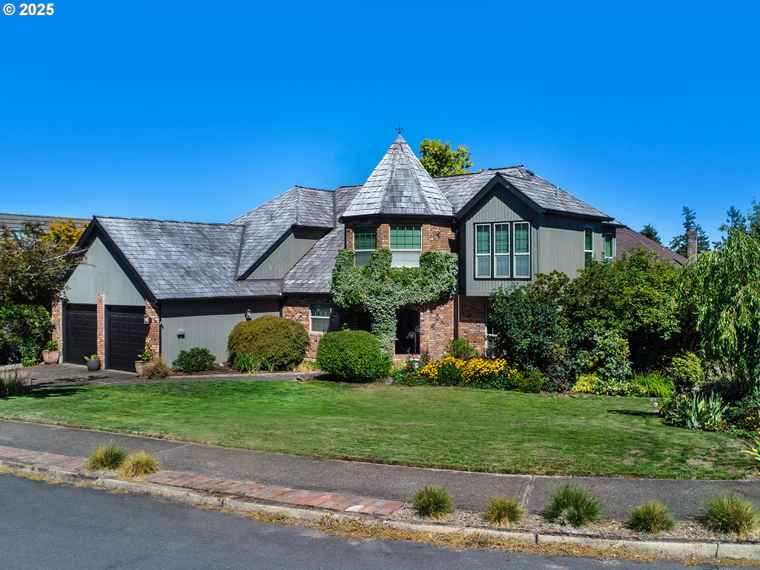 Photo of 4050 Serango Ct West Linn, OR 97068