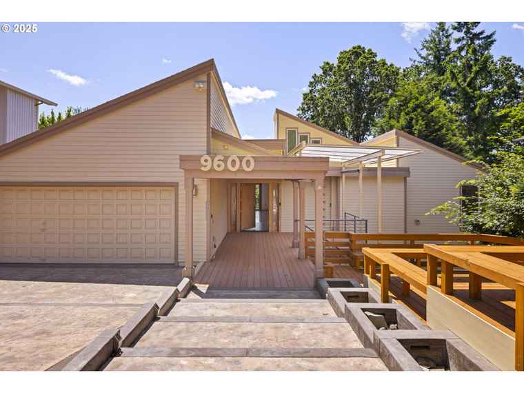 Photo of 9600 SW Ventura Ct Portland, OR 97223