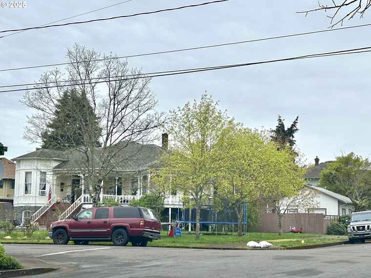 Photo of 612 Maple St Albany, OR 97321