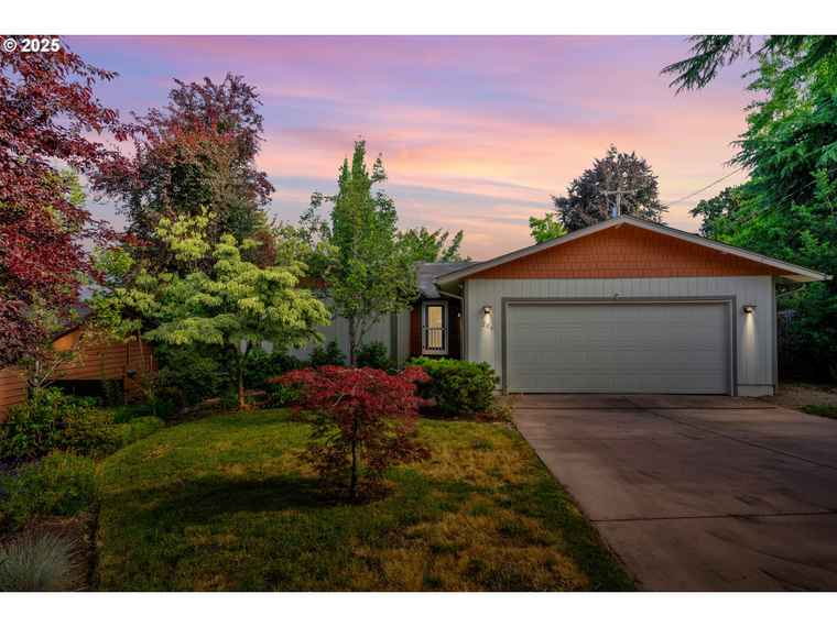 Photo of 206 W 27th Ave Eugene, OR 97405