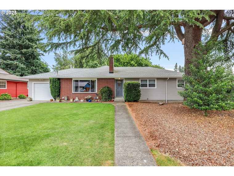 Photo of 184 NE 10th Ave Canby, OR 97013