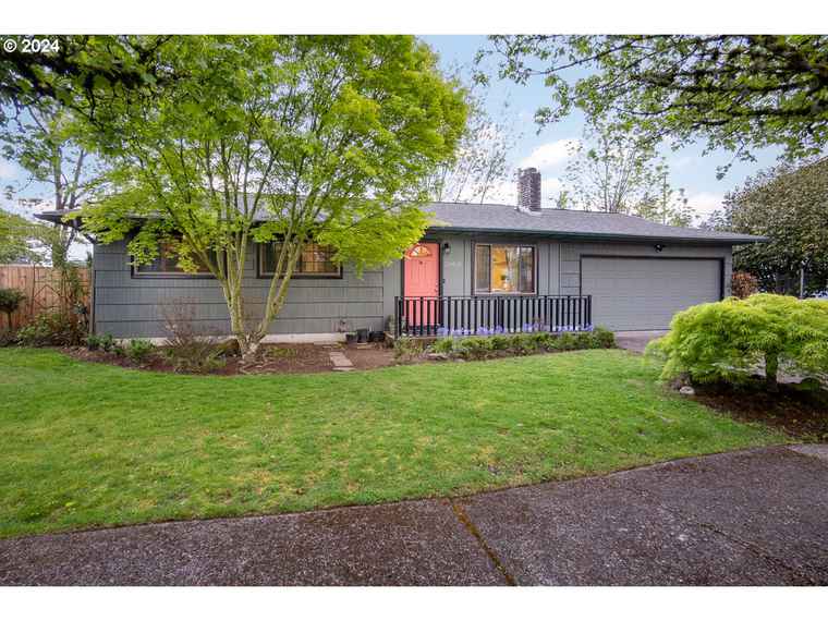 Photo of 16616 NE Couch Ct Portland, OR 97230