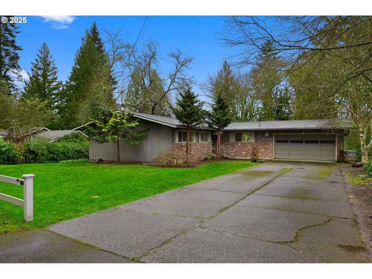 Photo of 4033 Calaroga Cir West Linn, OR 97068