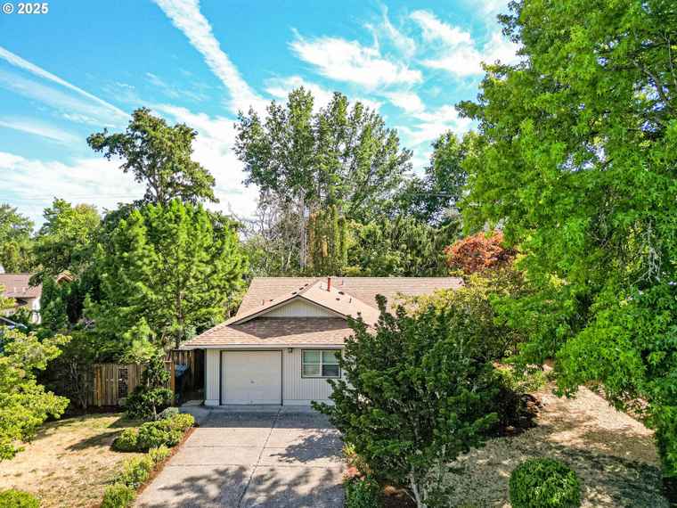 Photo of 1524 NW Forestgreen Ave Corvallis, OR 97330