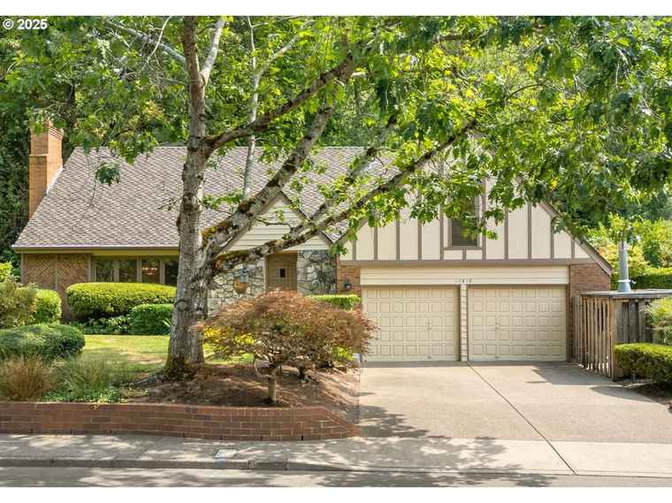 Photo of 17810 Westview Dr Lake Oswego, OR 97034
