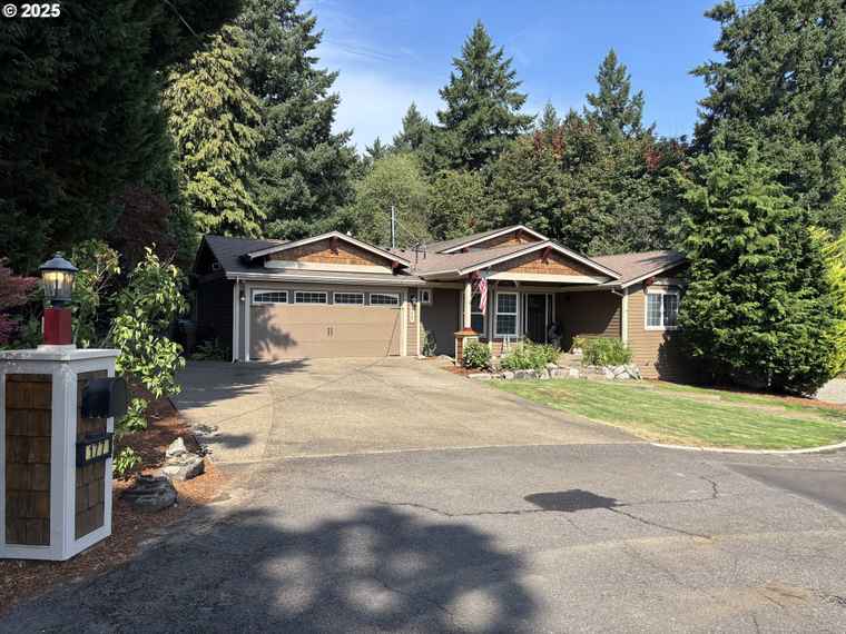 Photo of 177 Belle Ct Oregon City, OR 97045