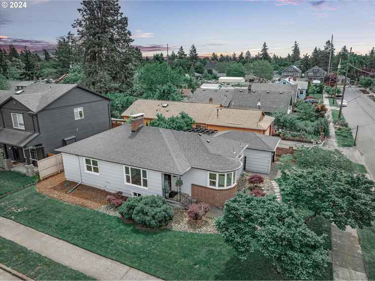 Photo of 5506 SE 58th Ave Portland, OR 97206