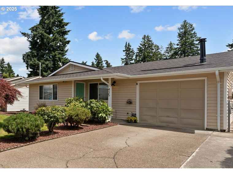 Photo of 435 SE 2nd Ave Canby, OR 97013