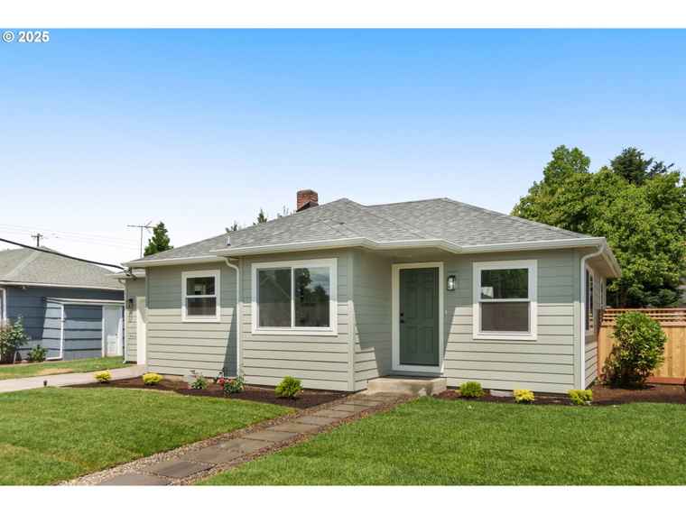 Photo of 735 SE Walnut St Hillsboro, OR 97123