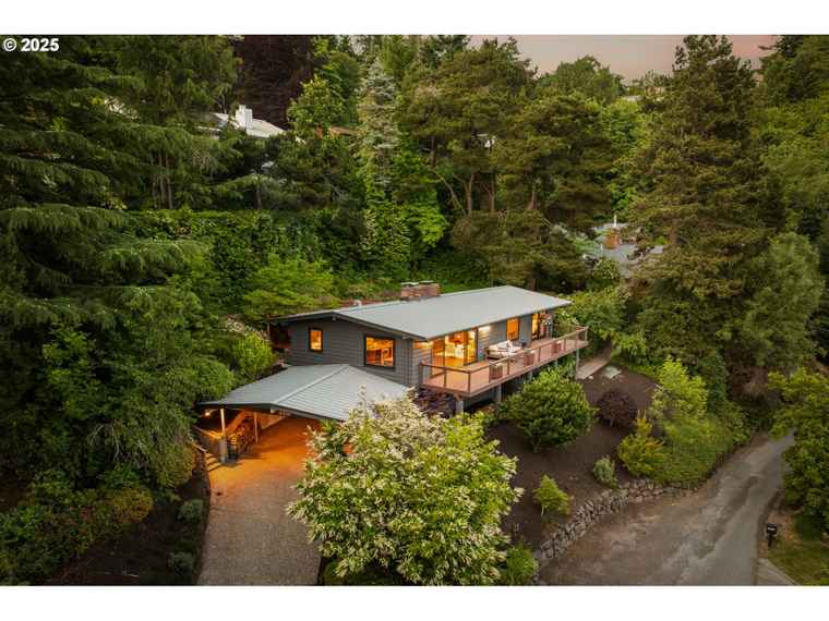 Photo of 4416 SW Chesapeak Ave Portland, OR 97239