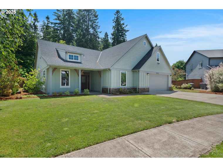 Photo of 2832 NE Cole Ave McMinnville, OR 97128