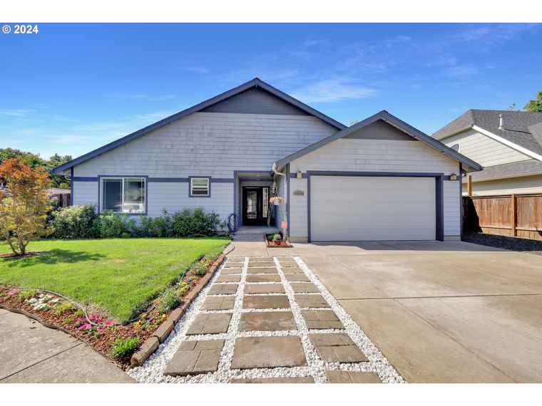 Photo of 2223 Clear Vue Ln Springfield, OR 97477