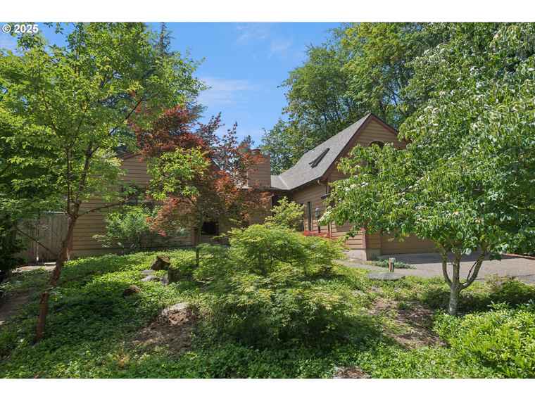 Photo of 18194 Shady Hollow Way West Linn, OR 97068