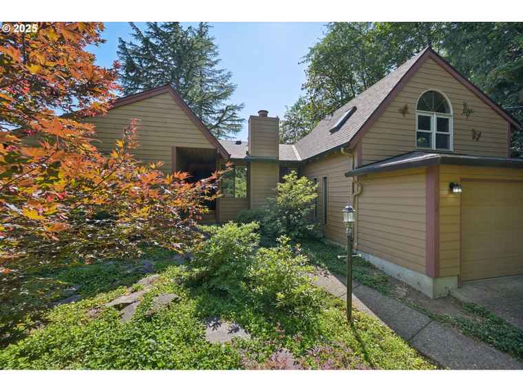 Photo of 18194 Shady Hollow Way West Linn, OR 97068