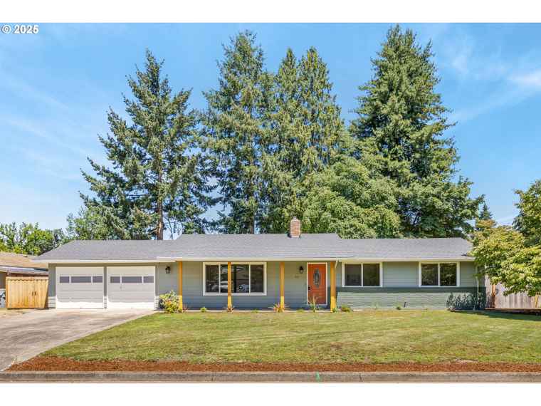 Photo of 844 NW 13th Ave Canby, OR 97013