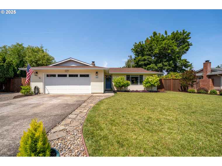 Photo of 1025 S Grant St Canby, OR 97013