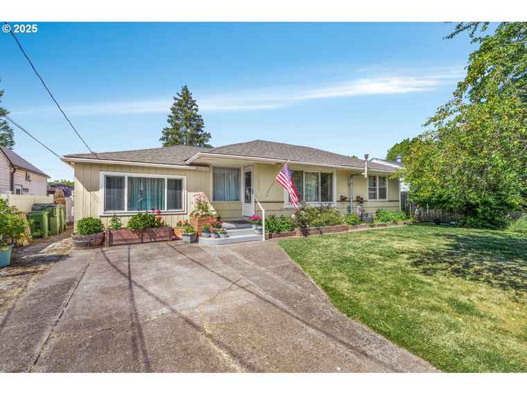 Photo of 1525 E 2nd St Newberg, OR 97132