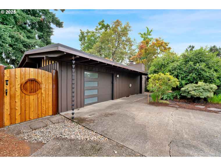 Photo of 953 N Van Duyn St Eugene, OR 97401