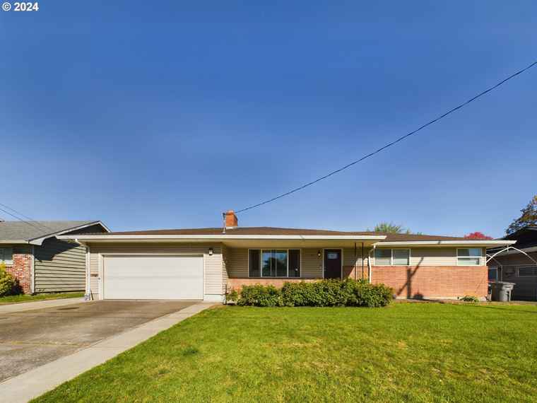 Photo of 1818 NE Galloway St McMinnville, OR 97128