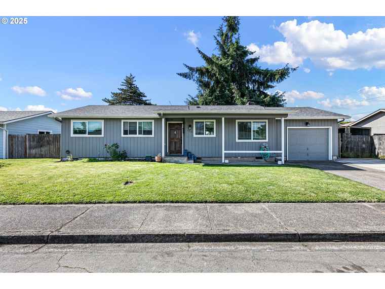 Photo of 1221 Kenray Loop Springfield, OR 97477