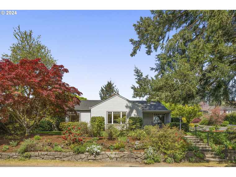 Photo of 7109 SW Canyon Ln Portland, OR 97225