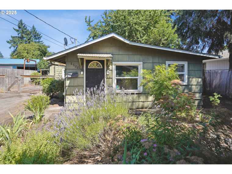 Photo of 6632 SE 65th Ave Portland, OR 97206