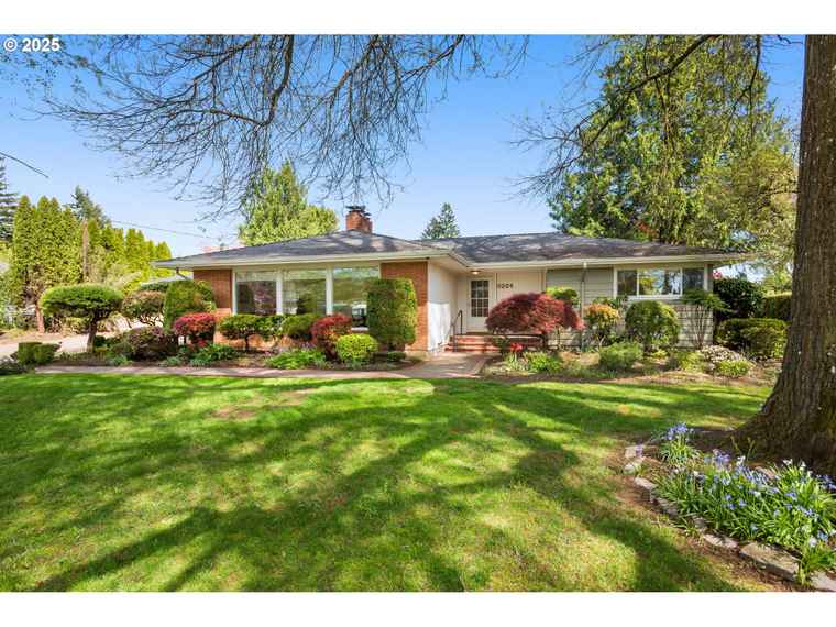 Photo of 11004 SE Stanley Ave Milwaukie, OR 97222