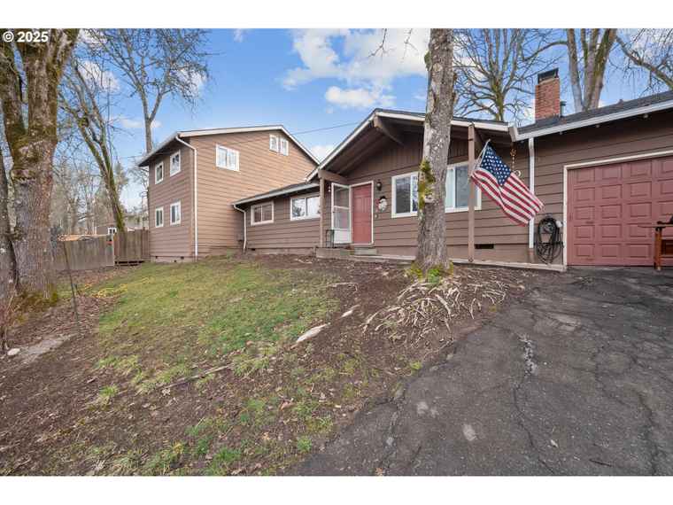 Photo of 7080 SW Taylors Ferry Rd Portland, OR 97223