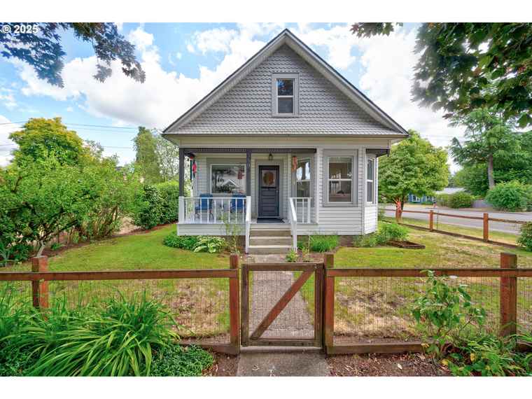 Photo of 589 NW 3rd Ave Canby, OR 97013