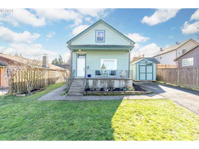 Photo of 612 Division St Oregon City, OR 97045