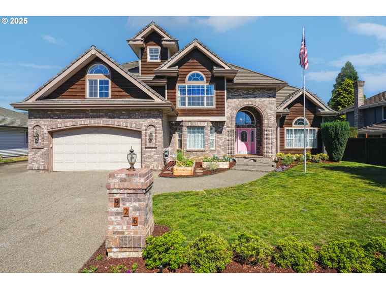 Photo of 926 N Baker St Canby, OR 97013