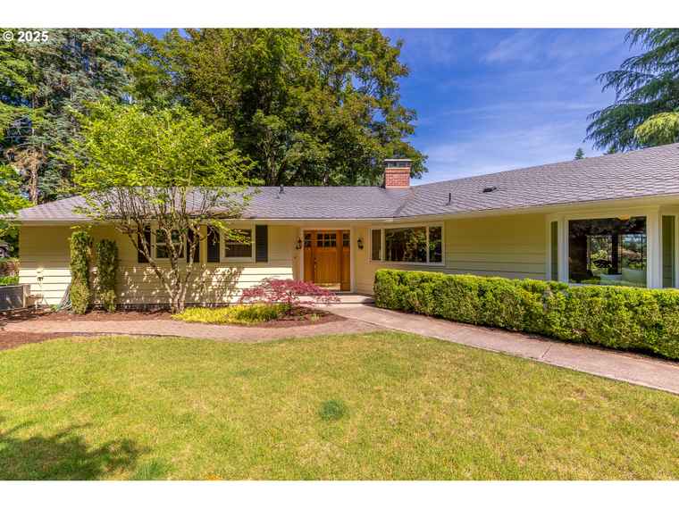 Photo of 2235 Hillside Dr Lake Oswego, OR 97034