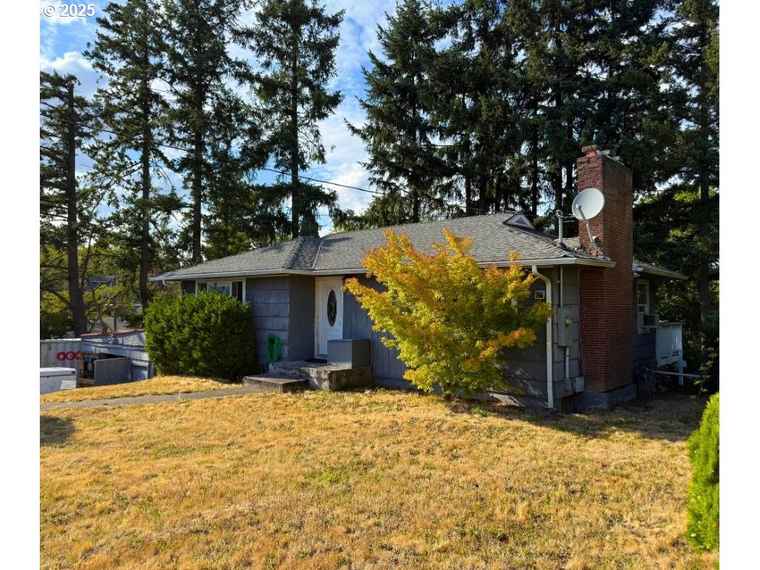Photo of 12300 SW Knoll Dr Portland, OR 97223