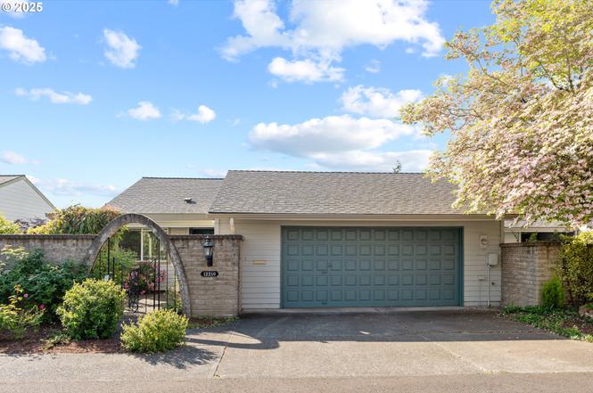 ○✕4 12210 SW Par 4 Dr, King City, OR 97224 | Redfin