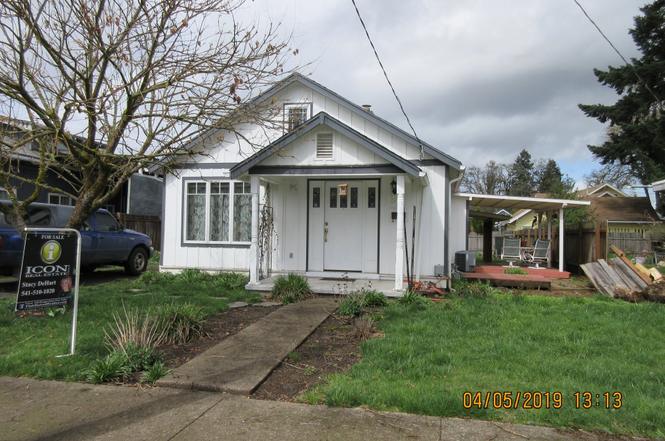 1242 E Madison Ave Cottage Grove Or 97424 Mls 19470657 Redfin