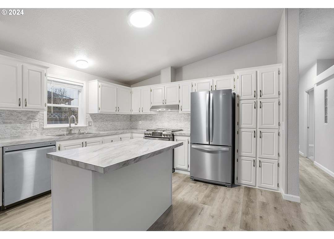 11105 Main St #37, Donald, OR 97020